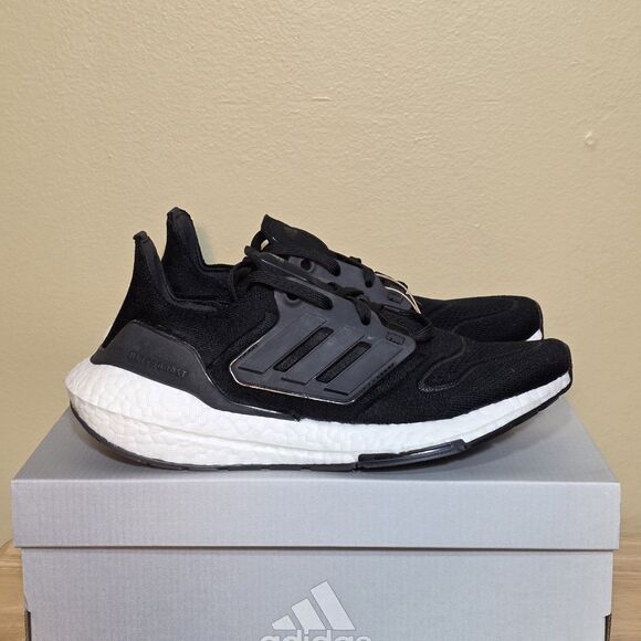 Adidas Ultraboost 22 Women's Size 8.5 White Black Running Shoes GX5591 NEW - Picture 1 of 7